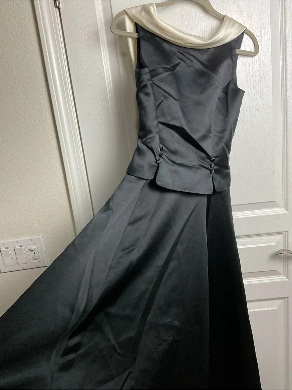 Scott McClintock Black & Ivory Satin Formal Gown Dress Size 6